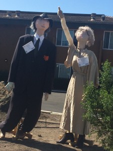 scarecrow couple pointing